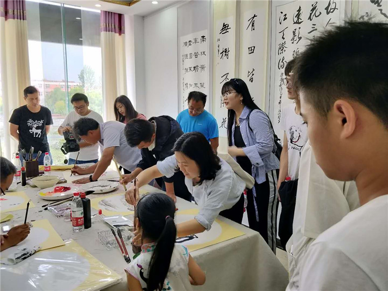 中州艺术馆成功举办周志勇宏村写生作品展
